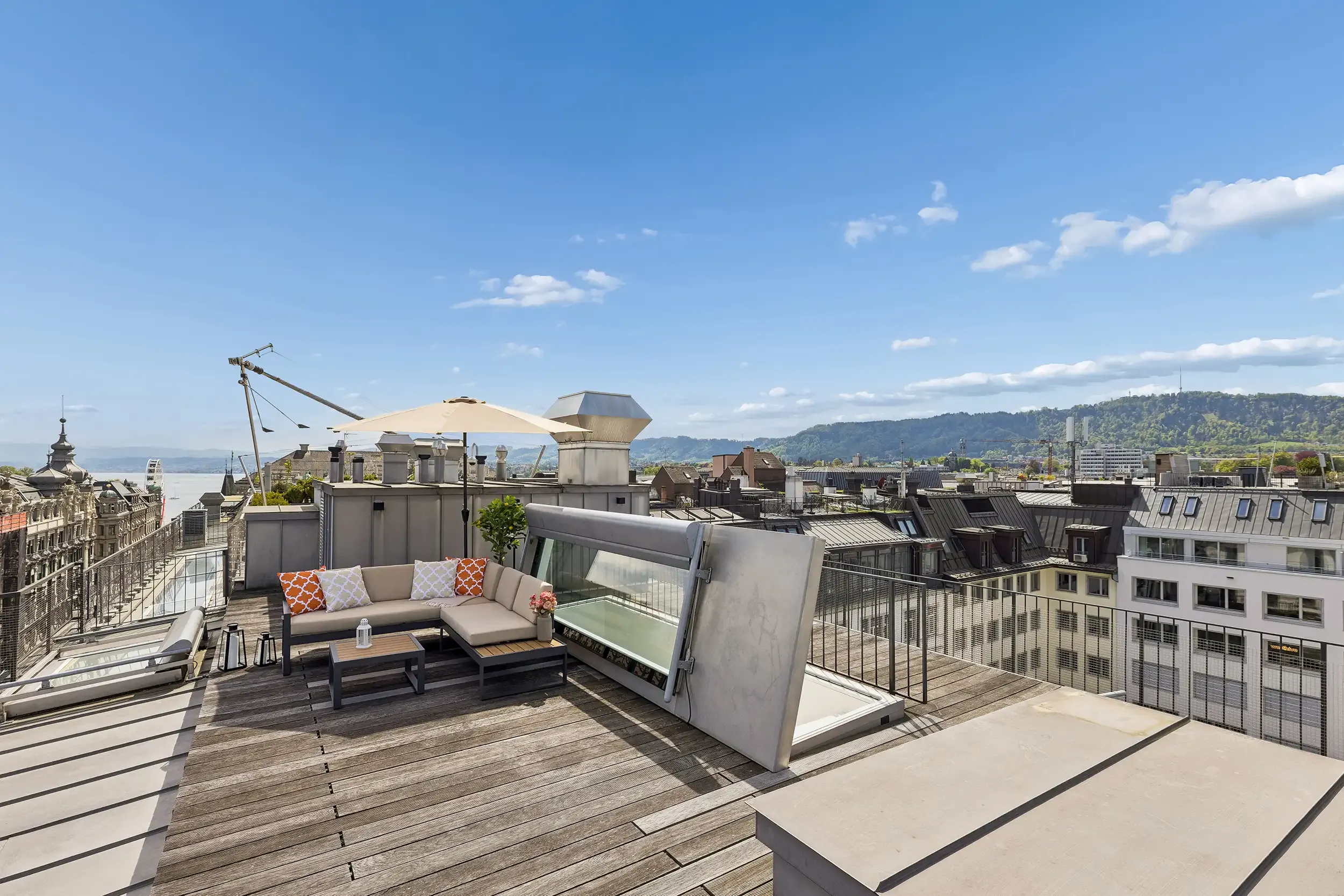 Ikon Penthouse – Rooftop, AC, Lake & Mountain View Fraumünsterstrasse