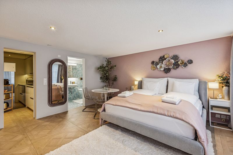 The Jewellery Box Old Town Central Hideaway by the River Niederdorfstrasse OG4