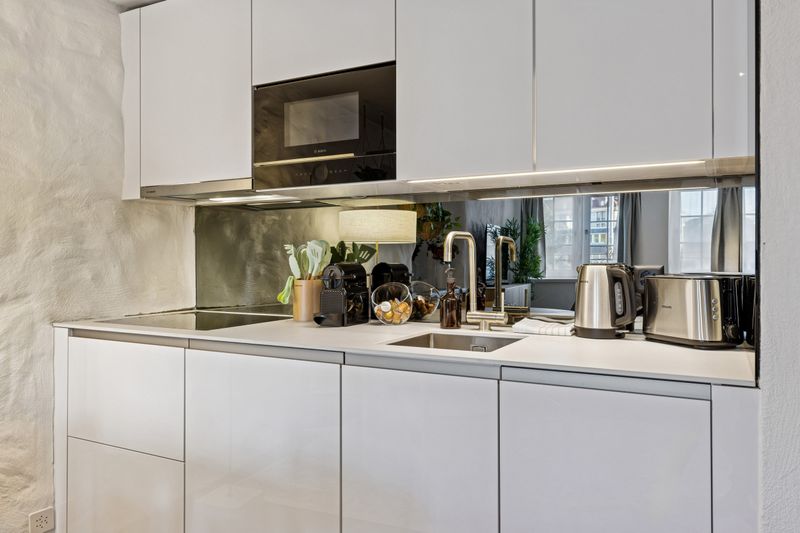 The Jewellery Box Old Town Gem with Waterview Niederdorfstrasse OG2