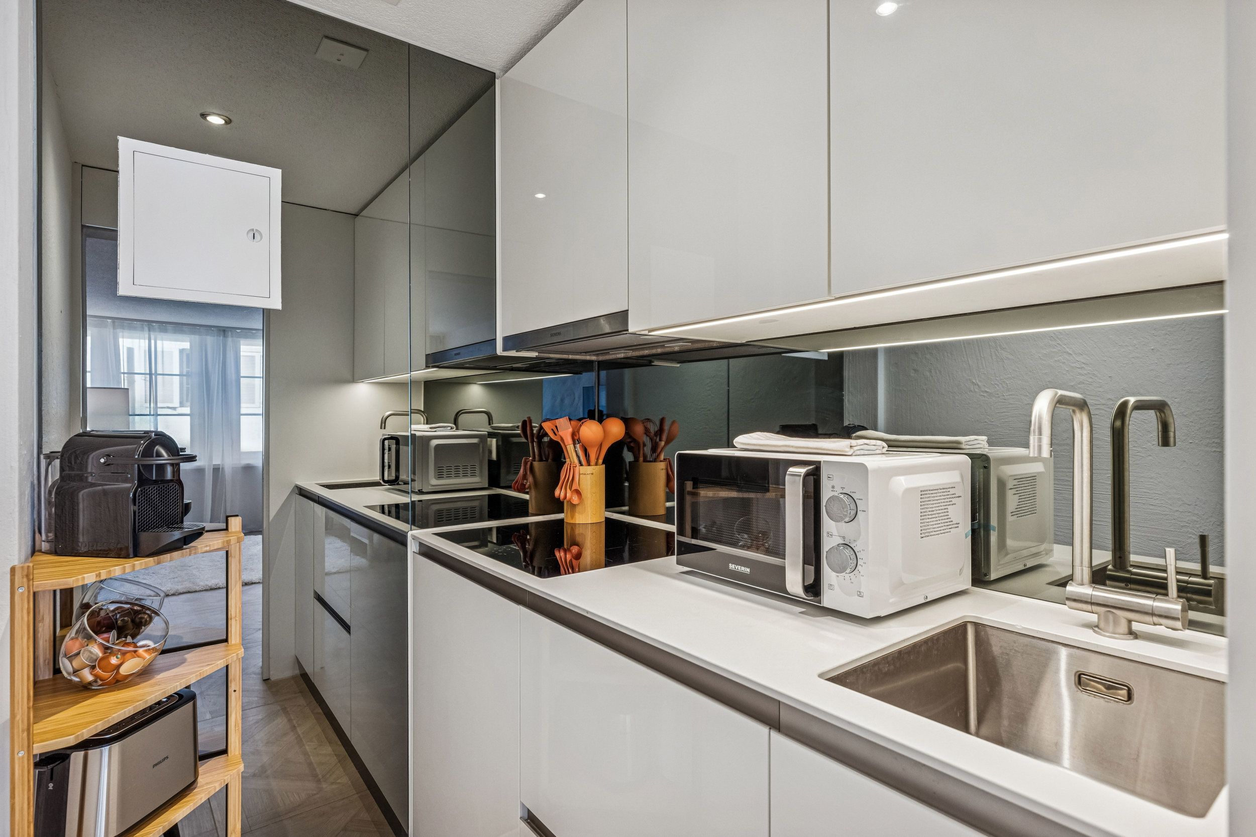 The Jewellery Box Old Town Central Hideaway by the River Niederdorfstrasse OG4