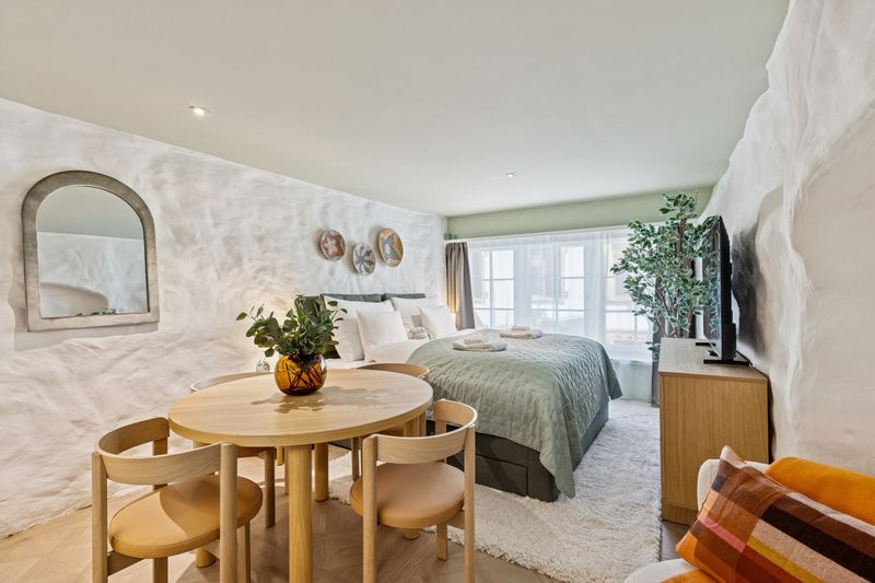 The Jewellery Box Old Town Retreat by the River Niederdorfstrasse OG3