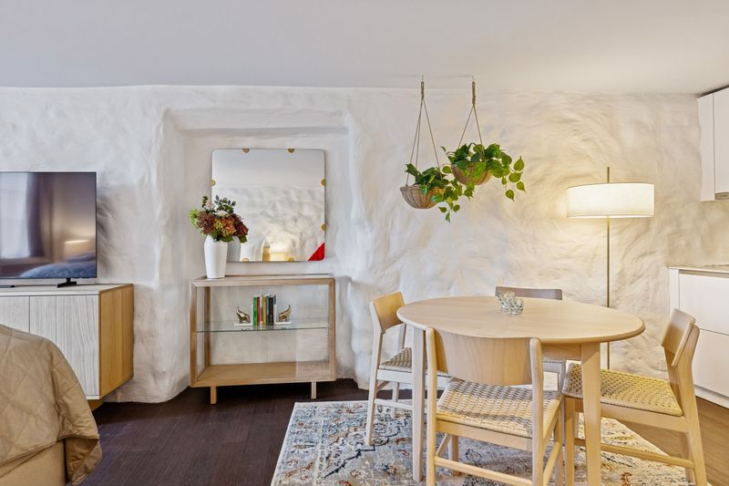 The Jewellery Box Old Town Gem with Waterview Niederdorfstrasse OG2