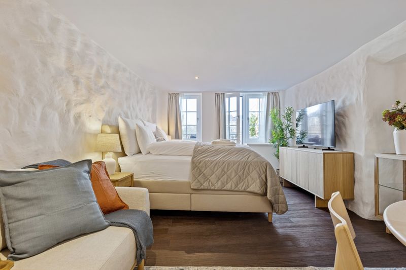 The Jewellery Box Old Town Gem with Waterview Niederdorfstrasse OG2