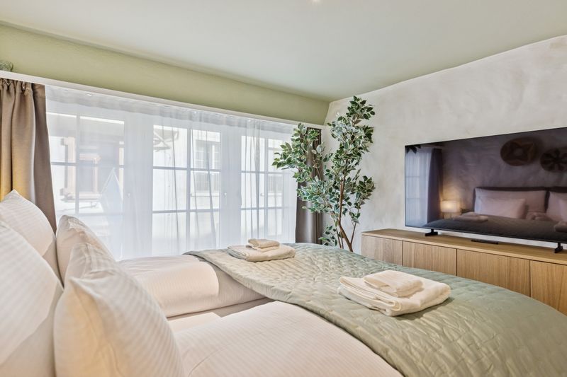 The Jewellery Box Old Town Retreat by the River Niederdorfstrasse OG3