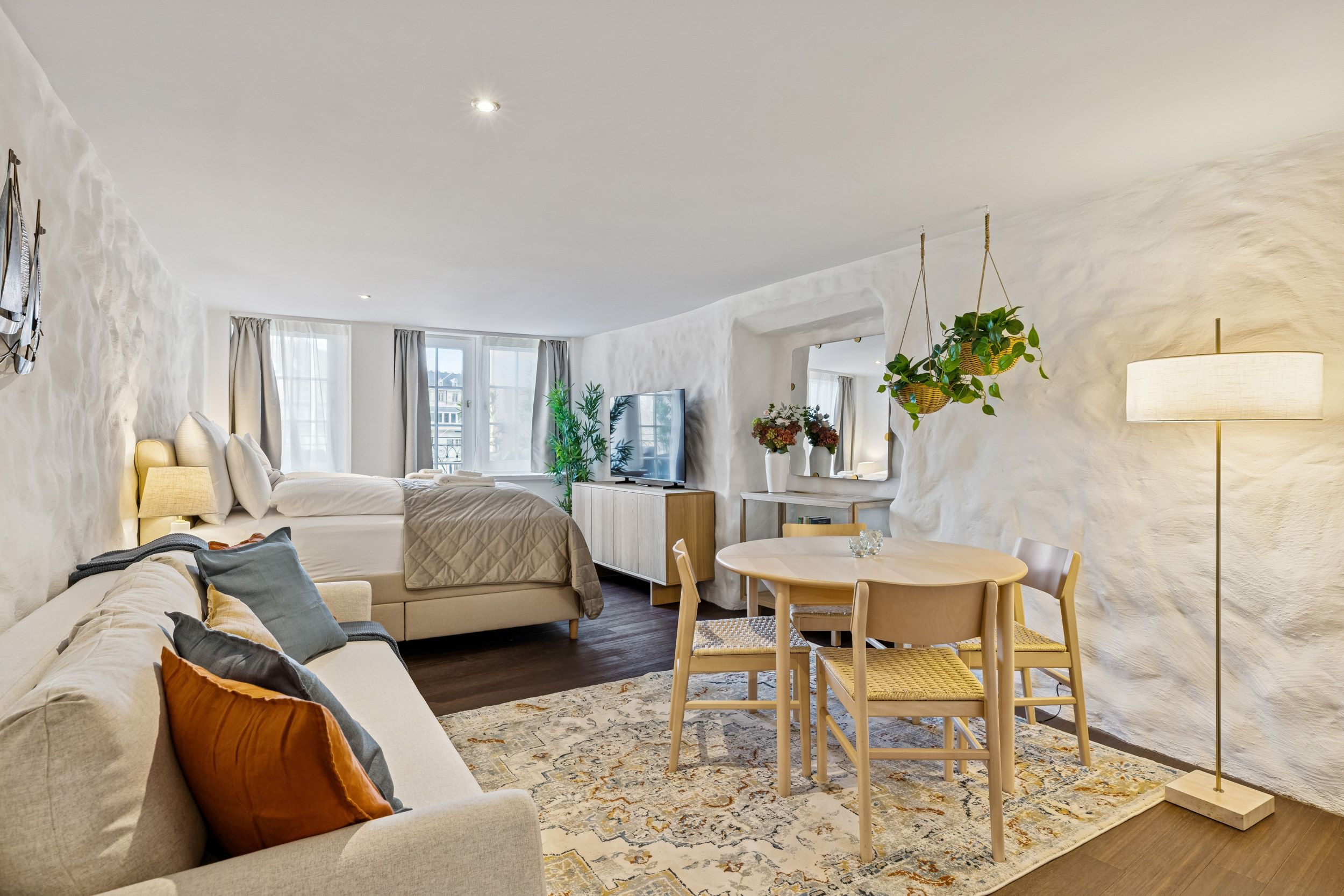 The Jewellery Box Old Town Gem with Waterview Niederdorfstrasse OG2