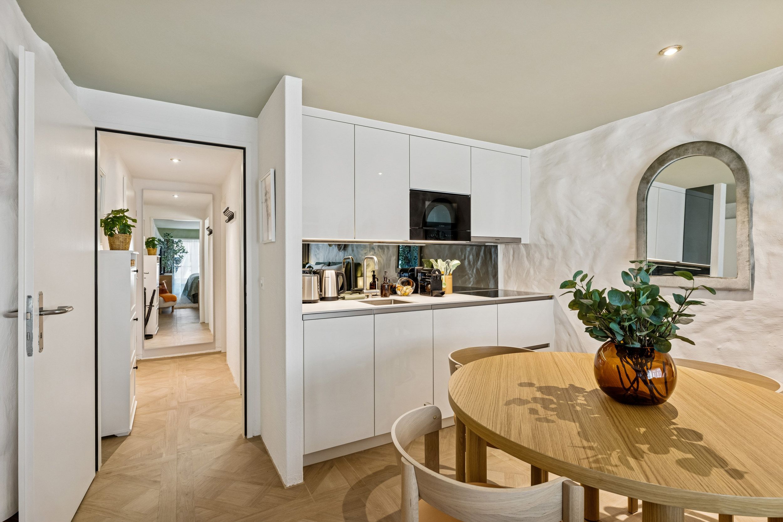 The Jewellery Box Old Town Retreat by the River Niederdorfstrasse OG3