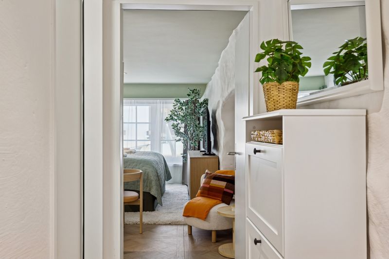 The Jewellery Box Old Town Retreat by the River Niederdorfstrasse OG3