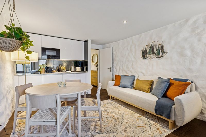 The Jewellery Box Old Town Gem with Waterview Niederdorfstrasse OG2