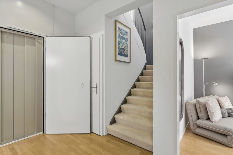 Old Town Penthouse Maisonette – Private Rooftop Waldmannstrasse