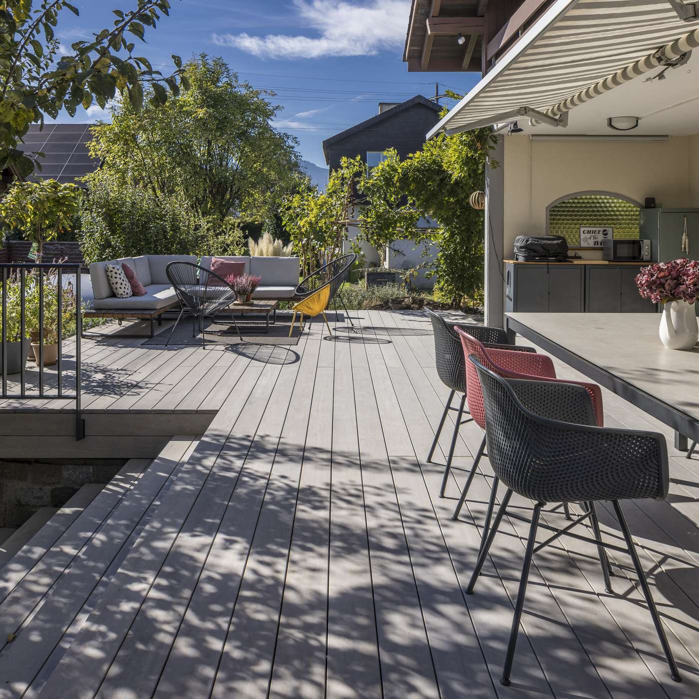 Terrassenboden in Accoya mit Aussentreppe