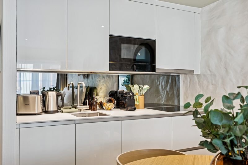 The Jewellery Box Old Town Retreat by the River Niederdorfstrasse OG3