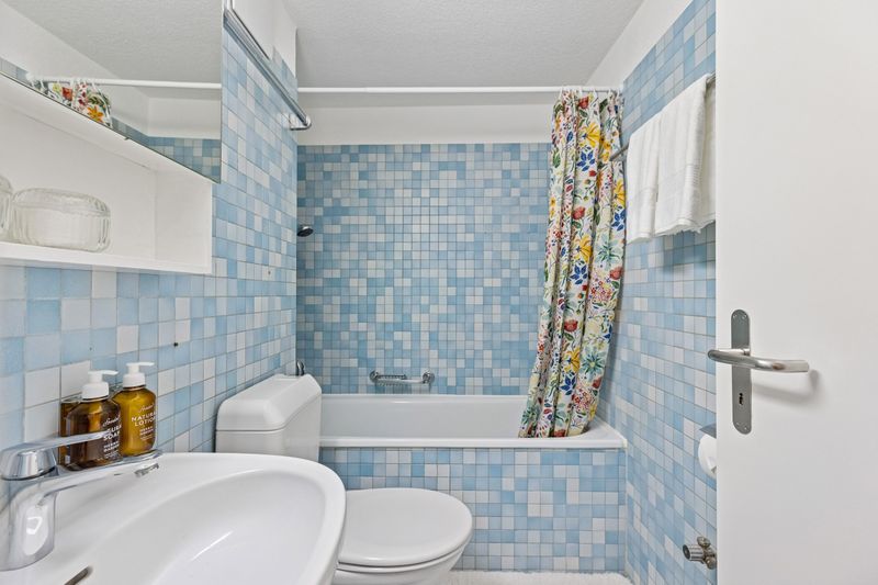 The Jewellery Box Old Town Retreat by the River Niederdorfstrasse OG3