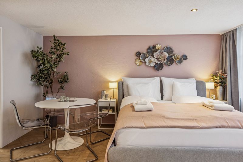 The Jewellery Box Old Town Central Hideaway by the River Niederdorfstrasse OG4