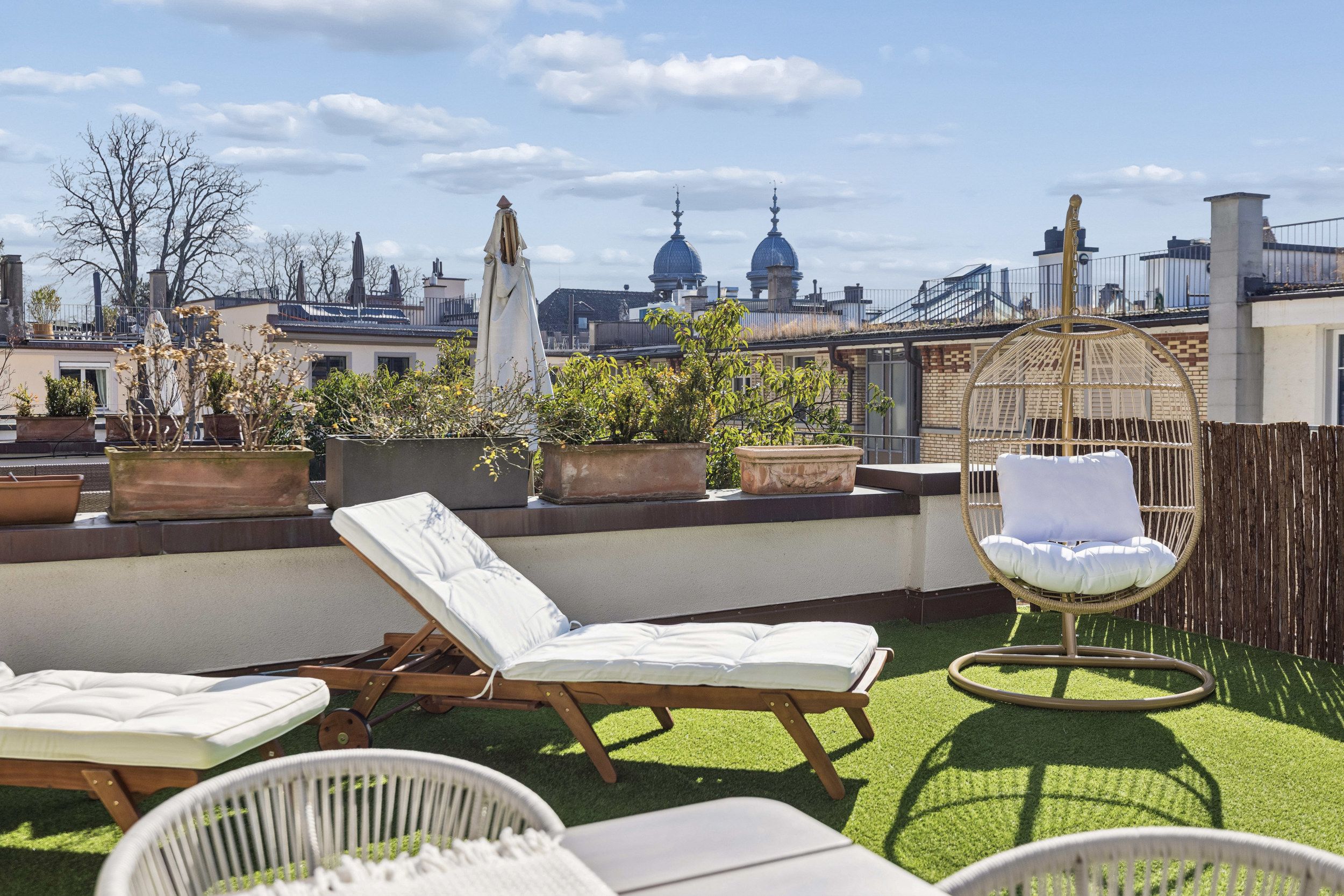 Old Town Penthouse Maisonette – Private Rooftop Waldmannstrasse