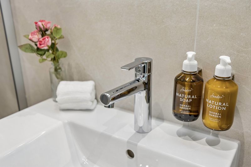 Old Town Penthouse Maisonette – Private Rooftop Waldmannstrasse