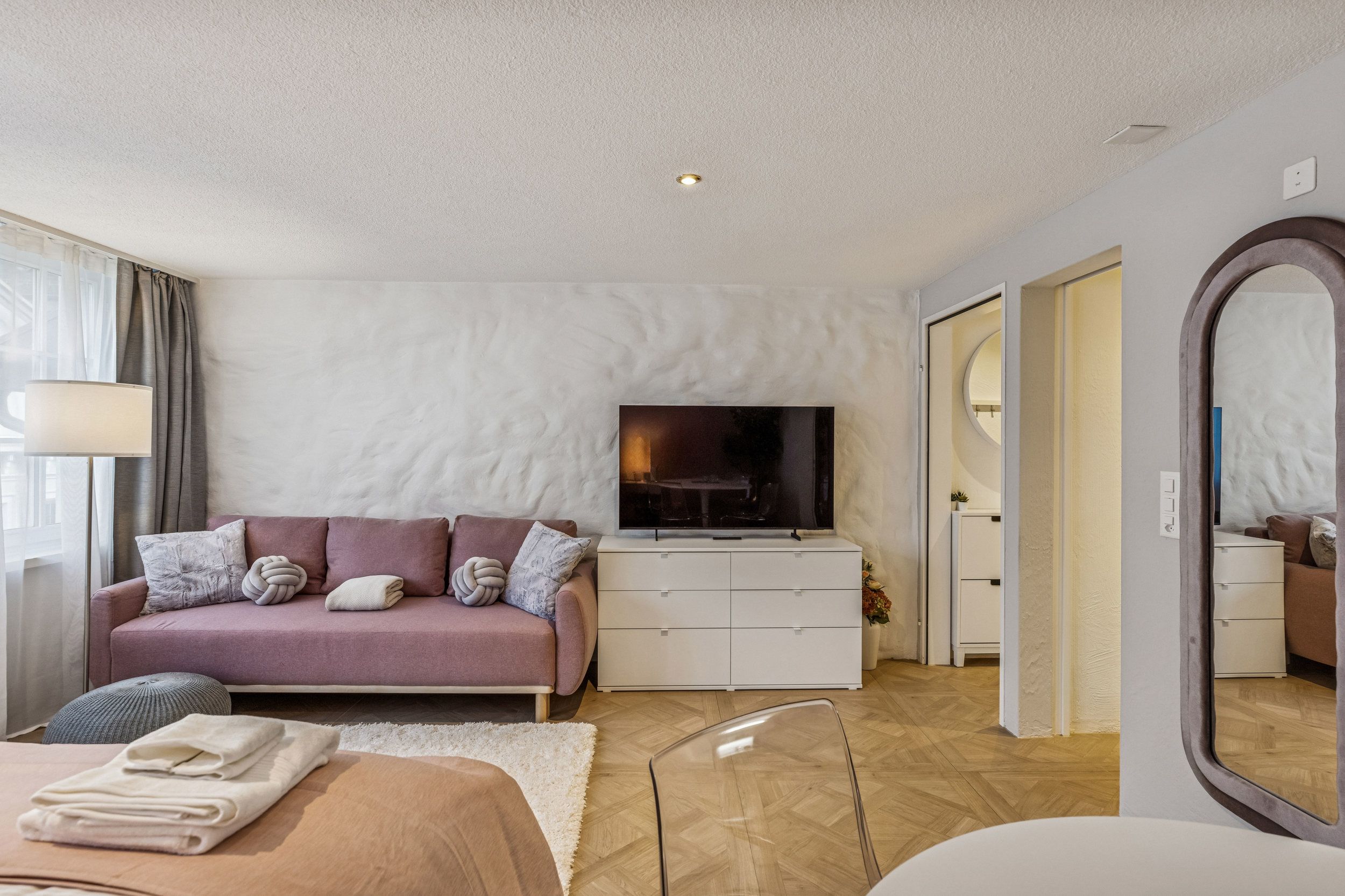 The Jewellery Box Old Town Central Hideaway by the River Niederdorfstrasse OG4