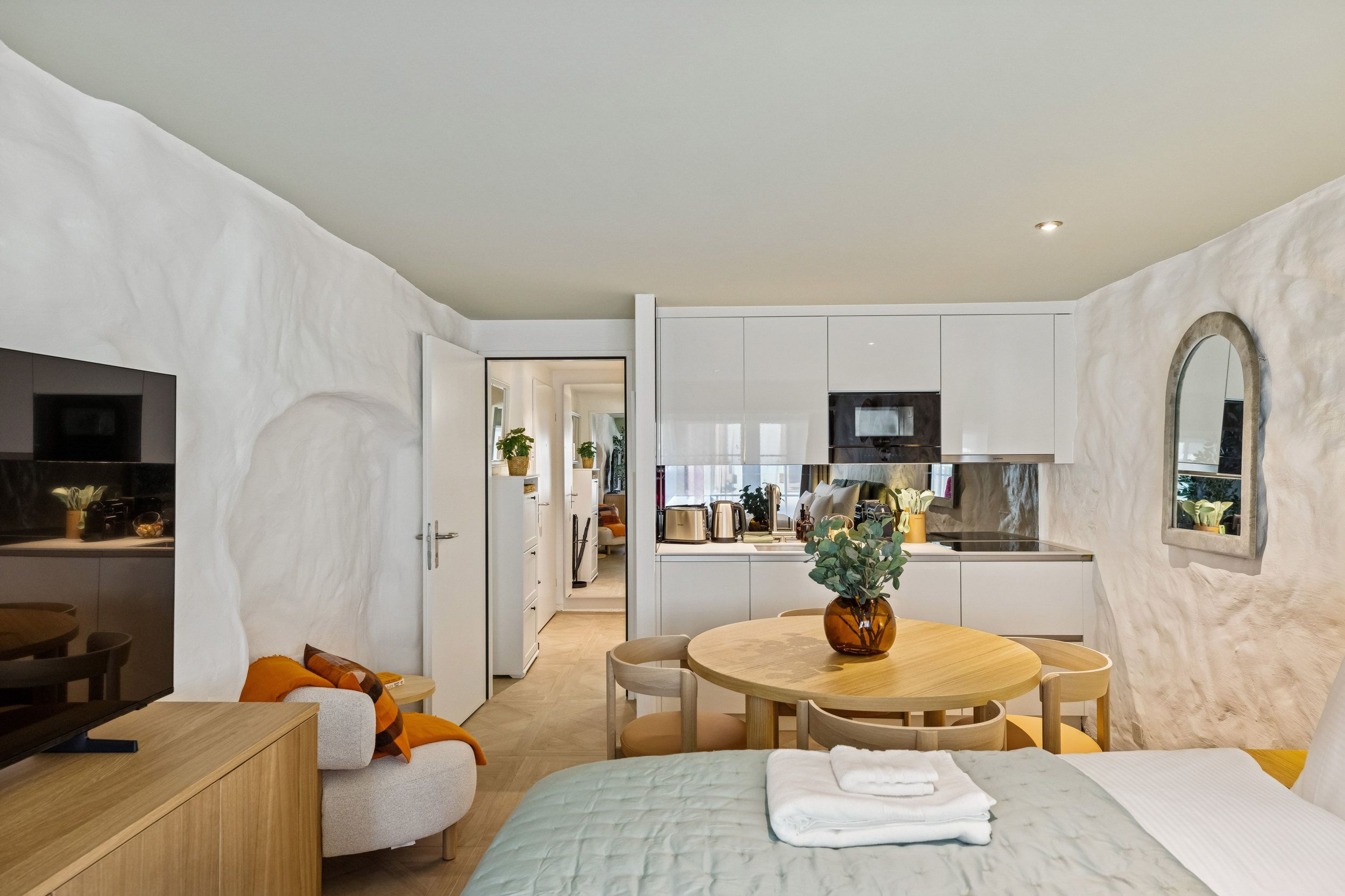 The Jewellery Box Old Town Retreat by the River Niederdorfstrasse OG3