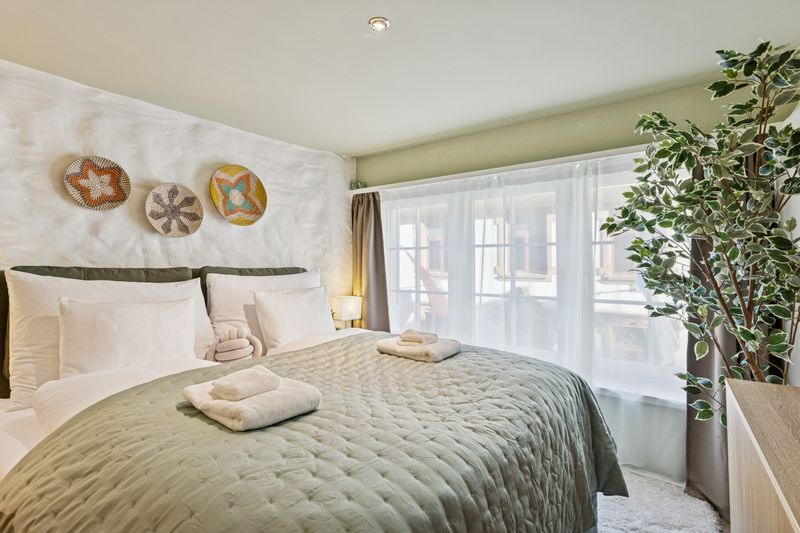 The Jewellery Box Old Town Retreat by the River Niederdorfstrasse OG3