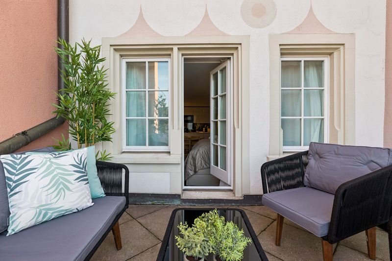 The Jewellery Box Old Town Gem with Waterview Niederdorfstrasse OG2