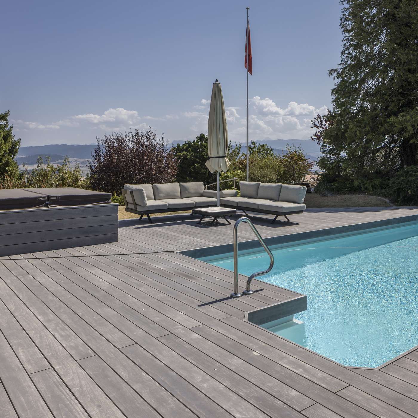 Terrassenboden in Accoya mit Pooldeck