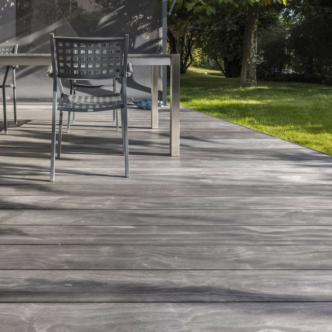 Terrassenboden Accoya color grey