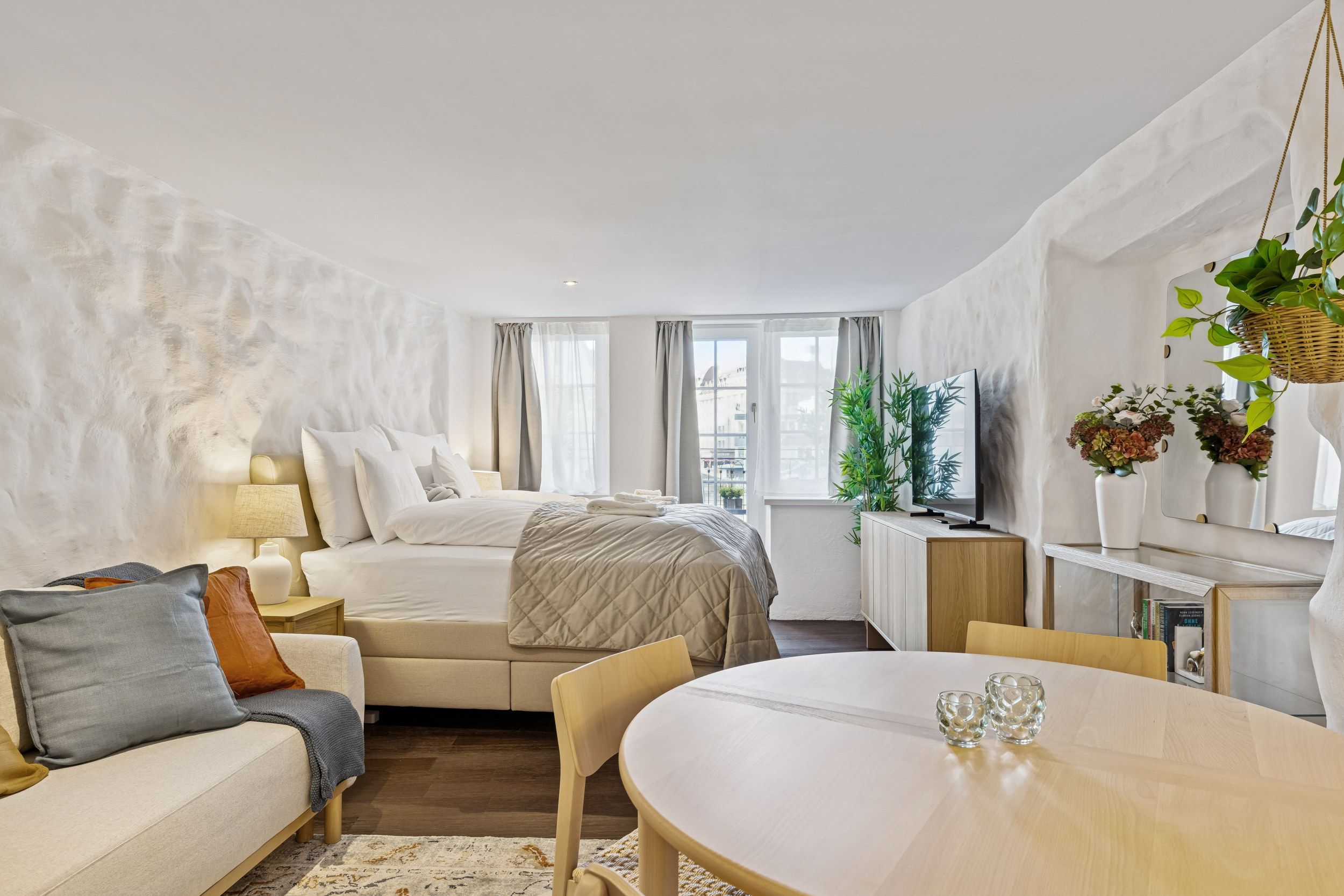 The Jewellery Box Old Town Gem with Waterview Niederdorfstrasse OG2