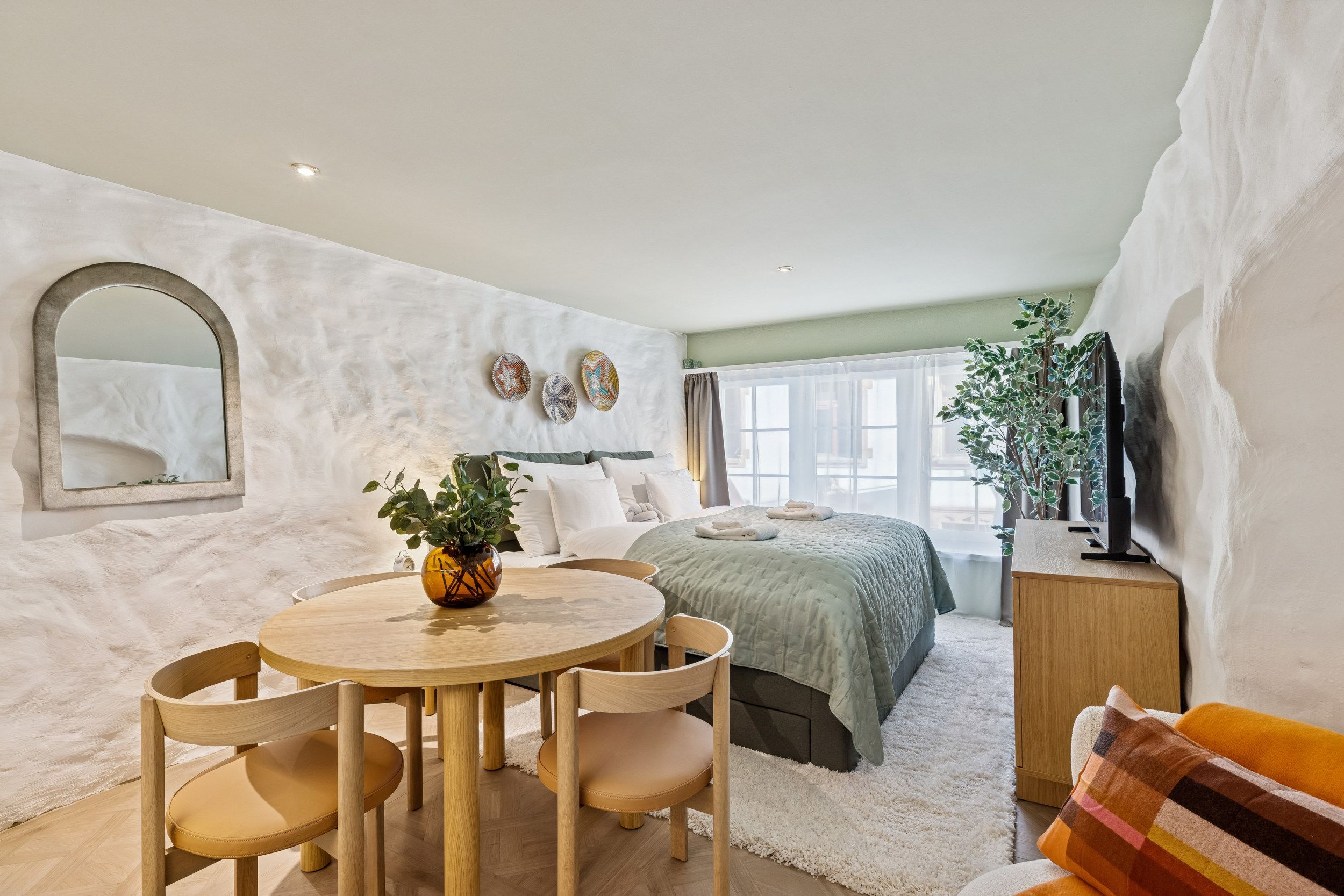 The Jewellery Box Old Town Retreat by the River Niederdorfstrasse OG3