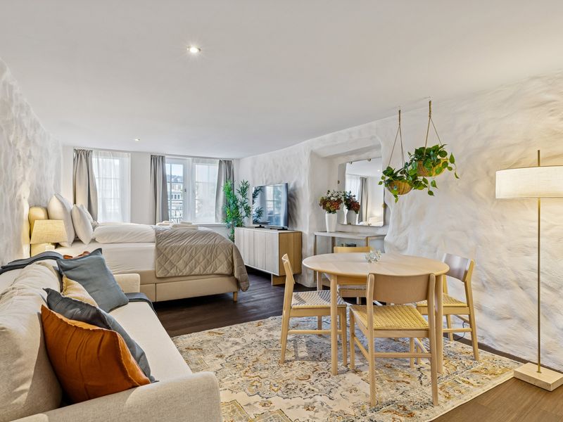 The Jewellery Box Old Town Gem with Waterview Niederdorfstrasse OG2