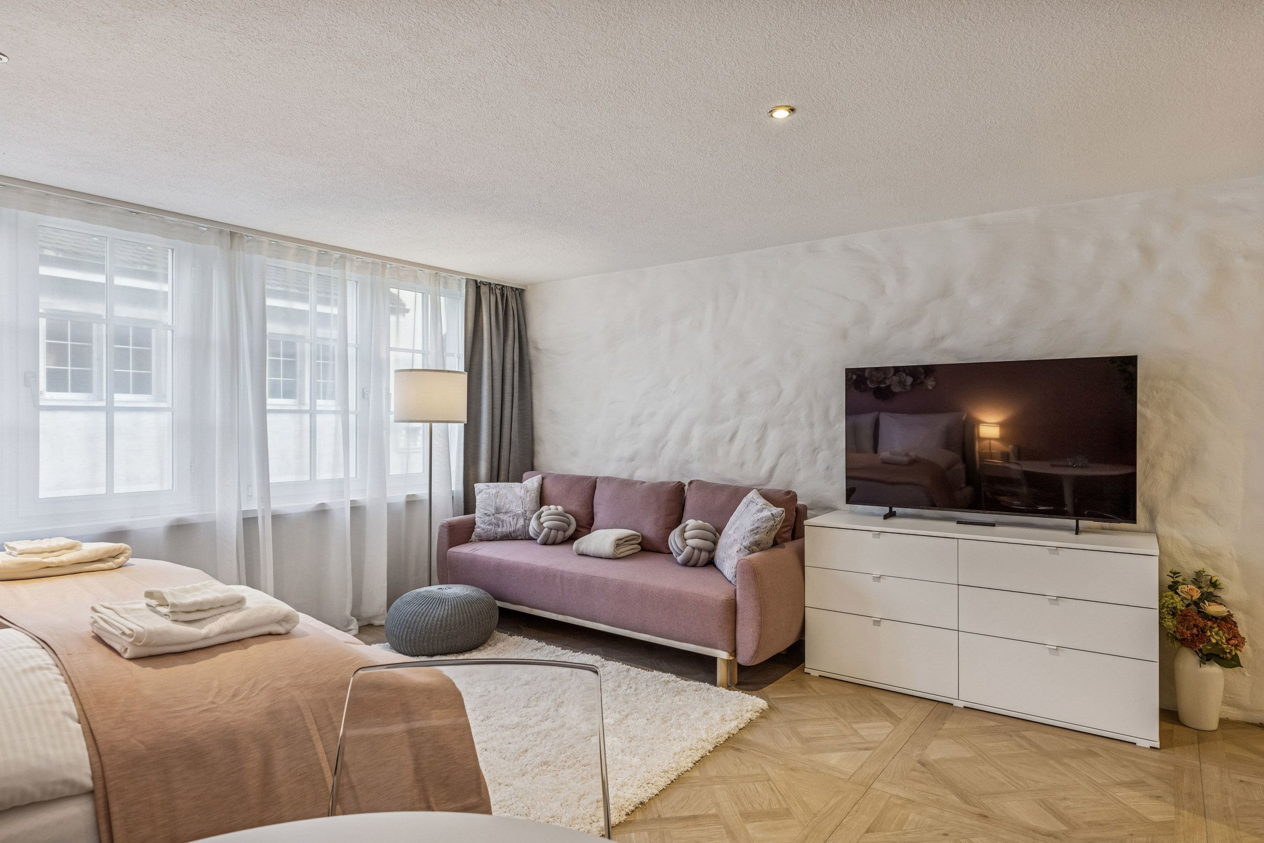 The Jewellery Box Old Town Central Hideaway by the River Niederdorfstrasse OG4