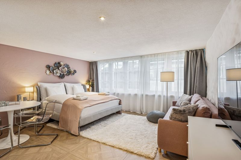 The Jewellery Box Old Town Central Hideaway by the River Niederdorfstrasse OG4