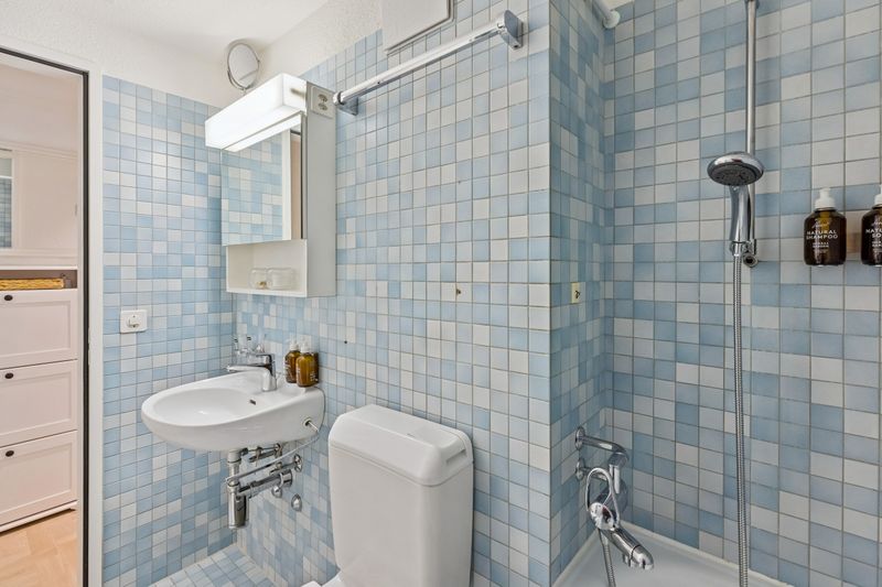 The Jewellery Box Old Town Retreat by the River Niederdorfstrasse OG3